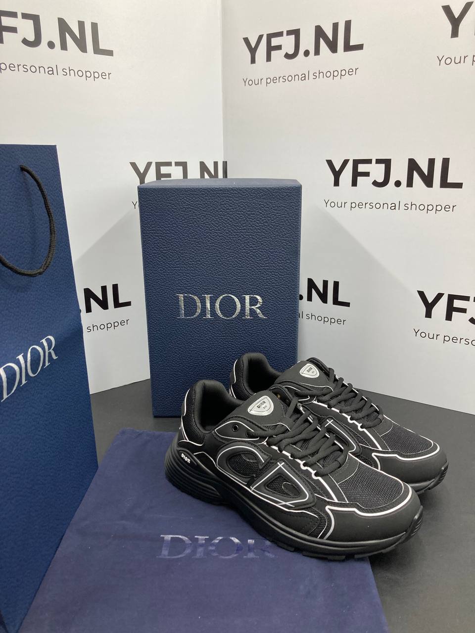 DIOR B30 Zwart