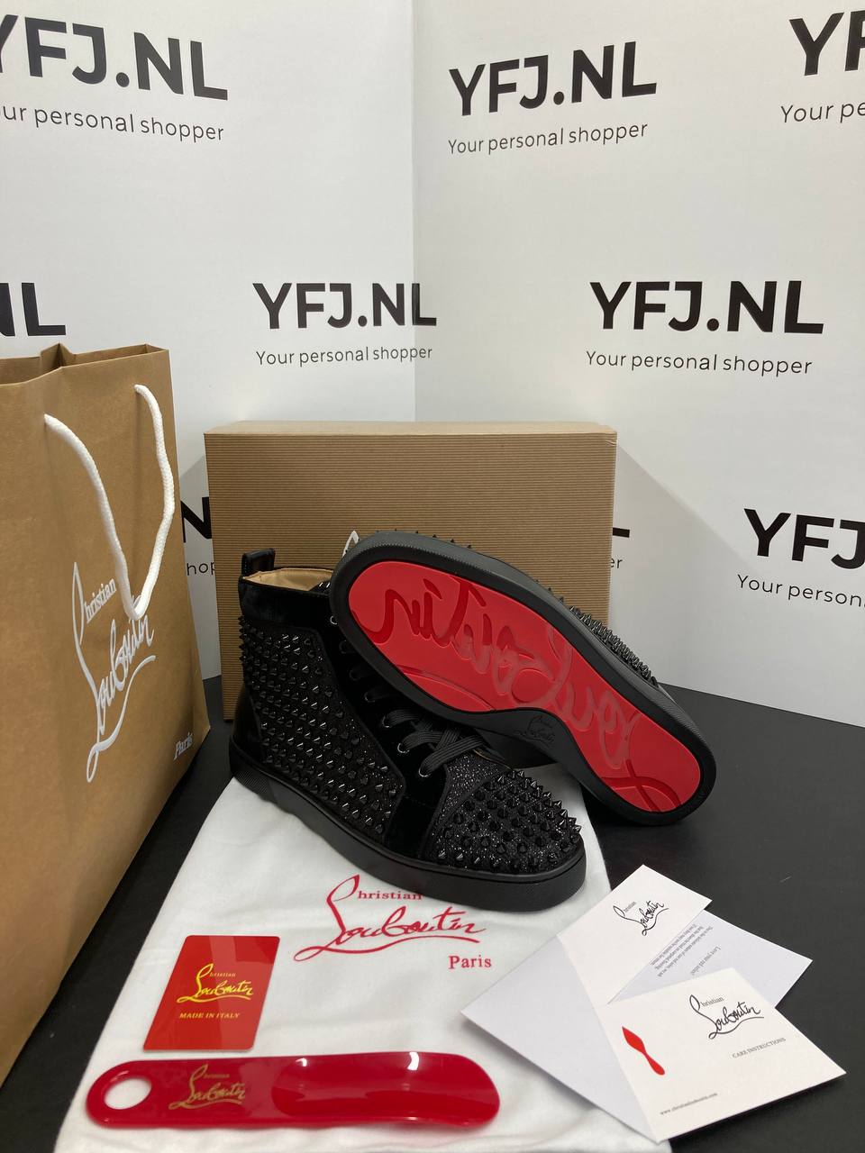 Christian Louboutin Spikes Zwart
