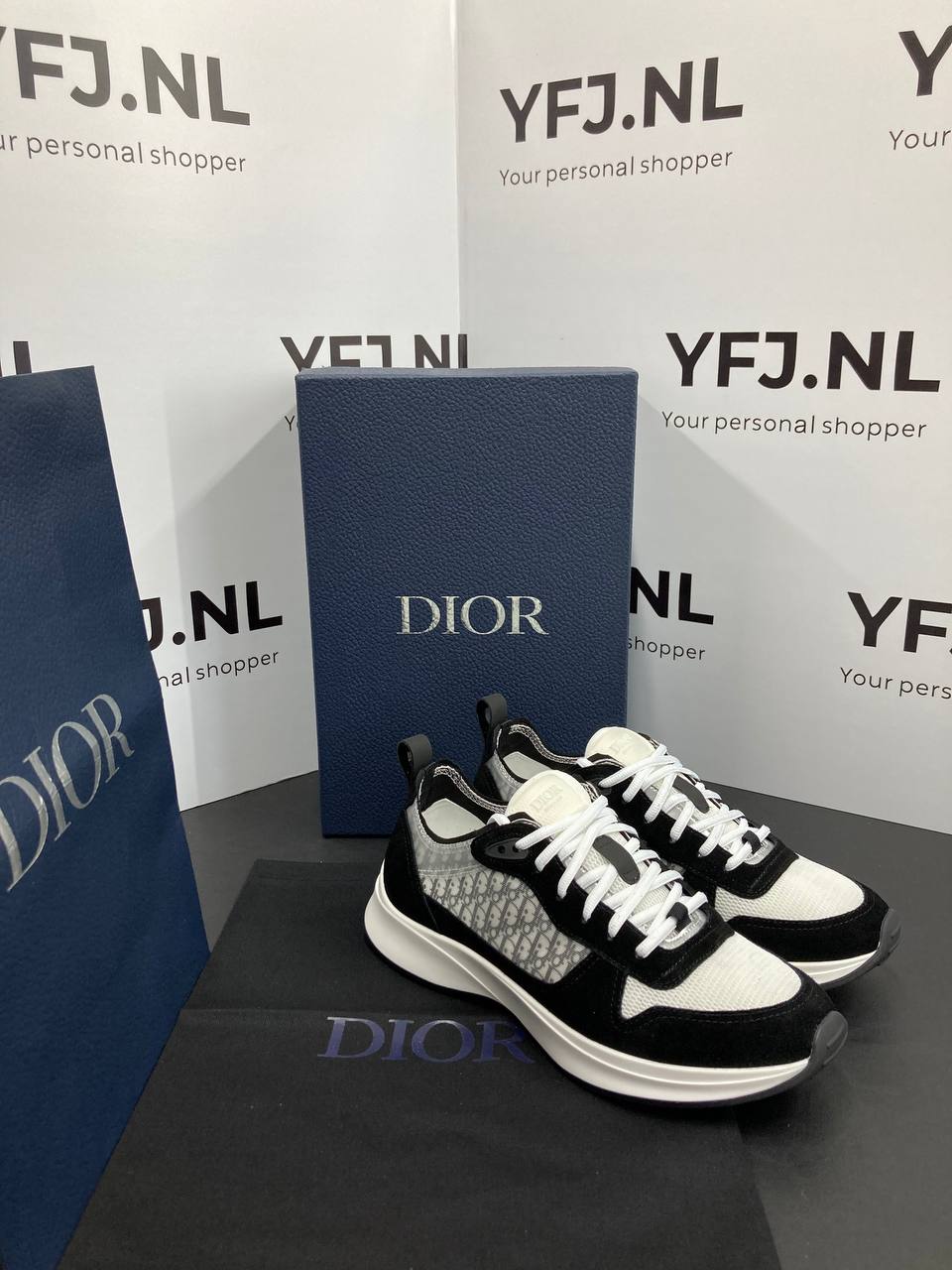 DIOR B25 Zwart