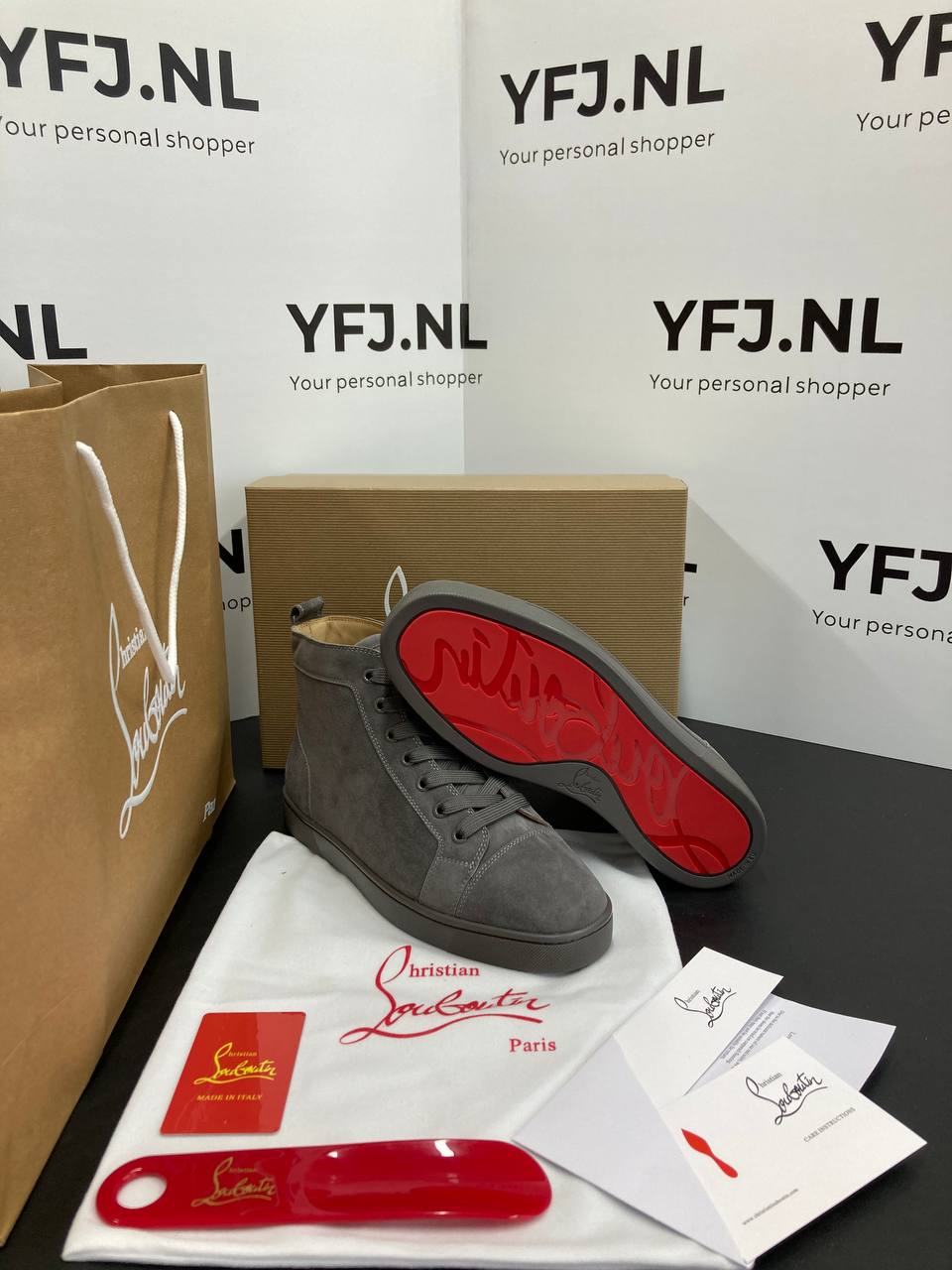 Christian Louboutin Grijs