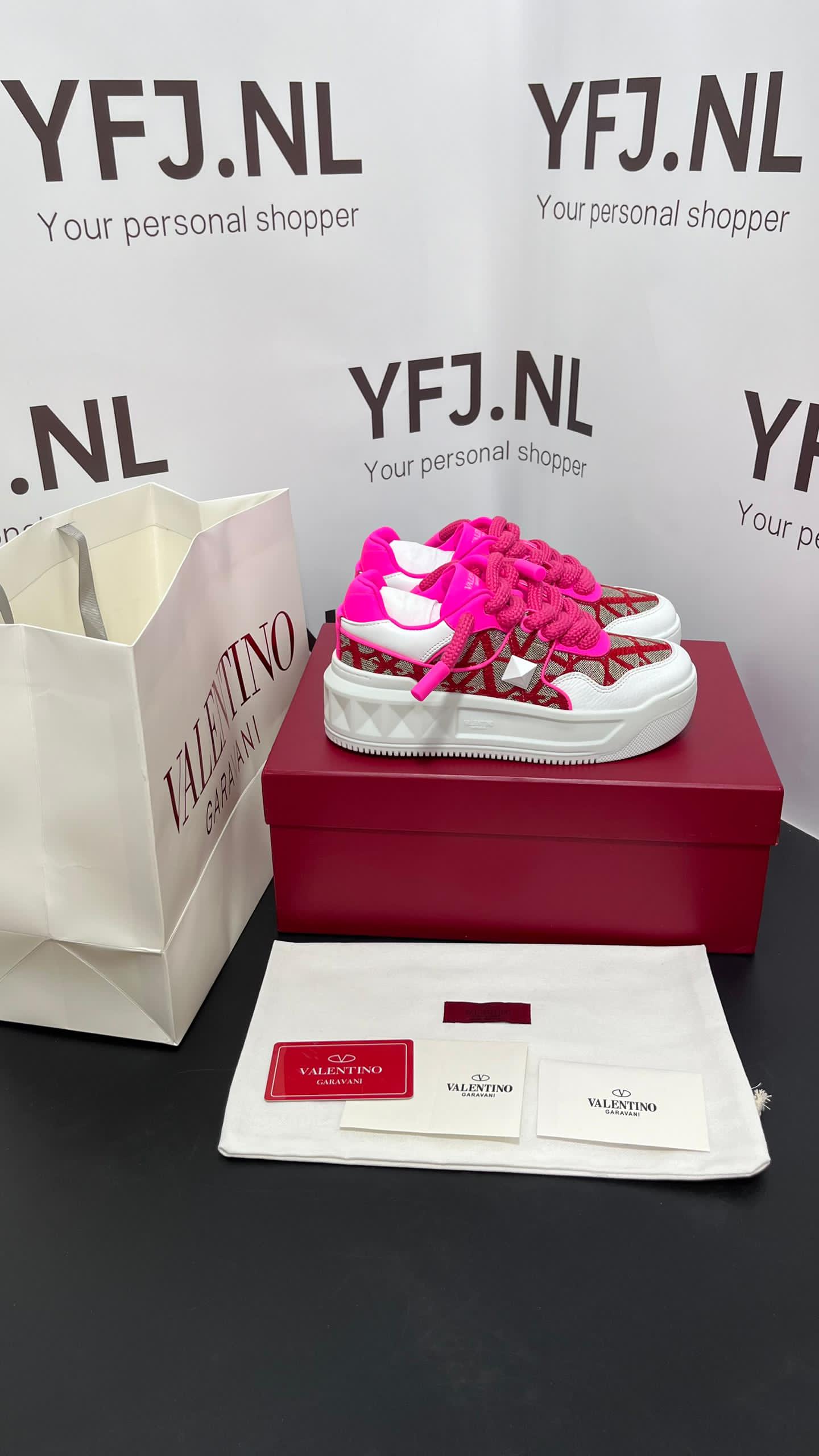 Valentino Garavani Roze