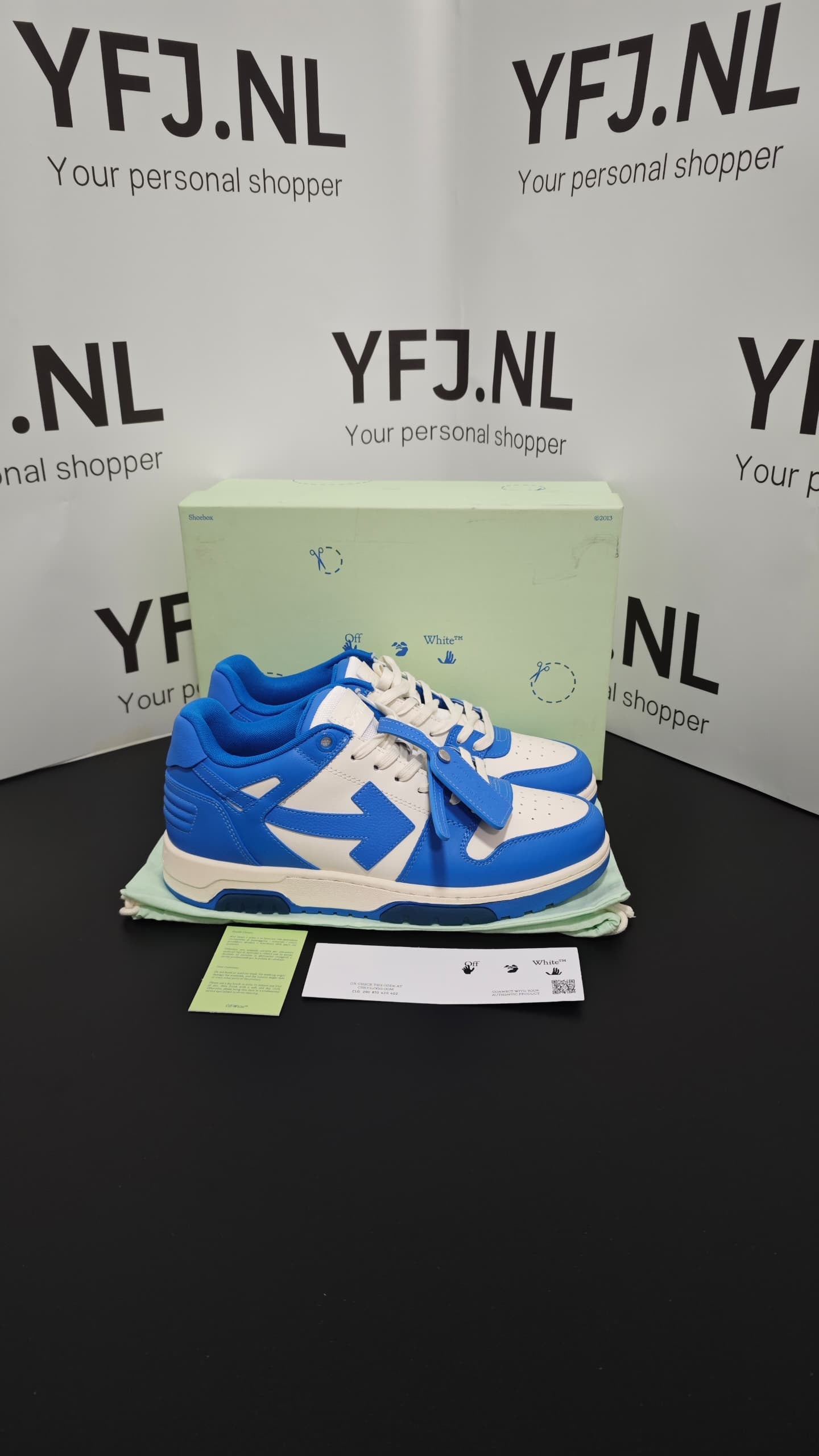 Off-White Blauw